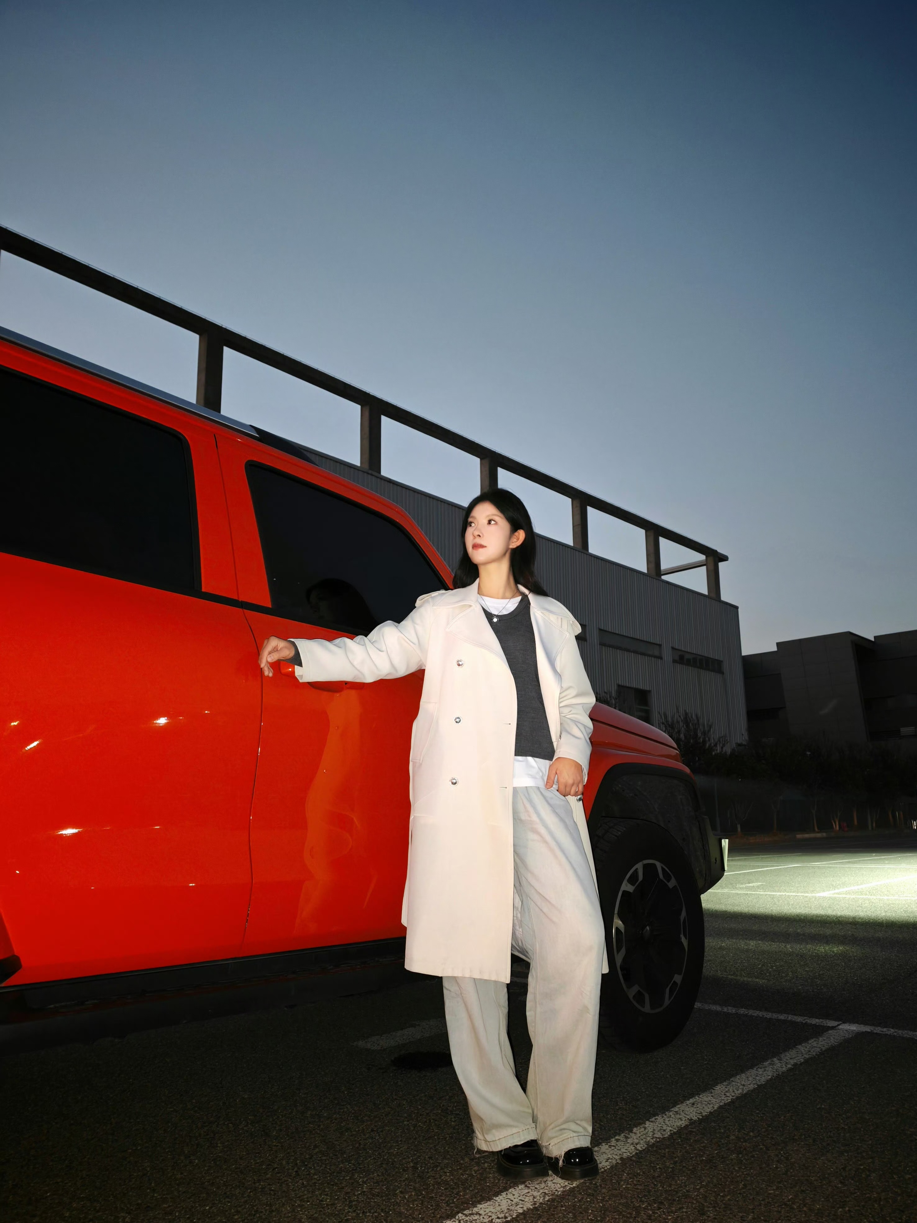 诶，你别说！感觉坦克300Hi4-T跟我很搭诶！有种既都市丽人，又爽文大女主的感