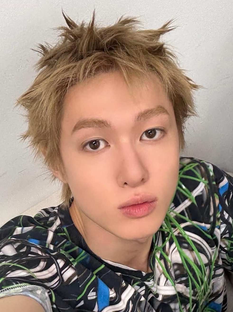 如何看待赵雨凡新发型被网友评价像马丁Martin 