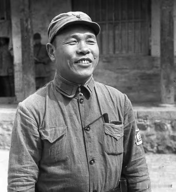 1951年特务被捕嚣张放话：我同伙是军区参谋长！最后结局大快人心
 
1951年