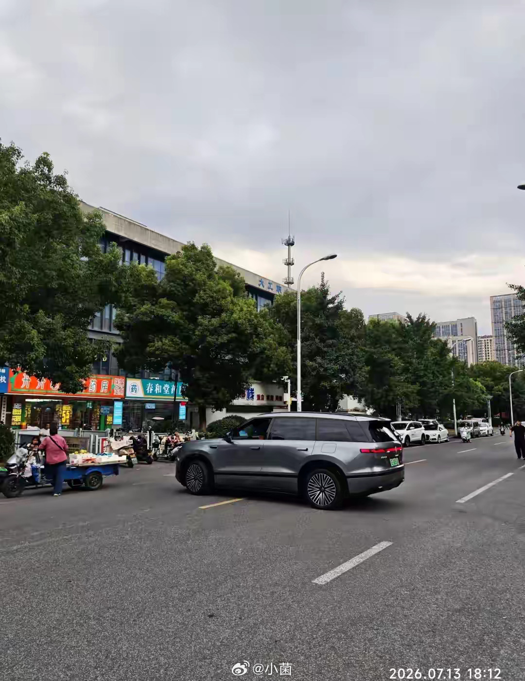 小菌聊车 朋友开的这是什么车，这么帅这啥车好帅啊大v聊车