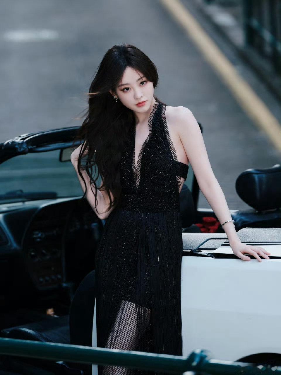 祝绪丹跳起舞来duangduang的 哇塞！刷到祝绪丹周五晚高疯路透，穿上蜜蜂服