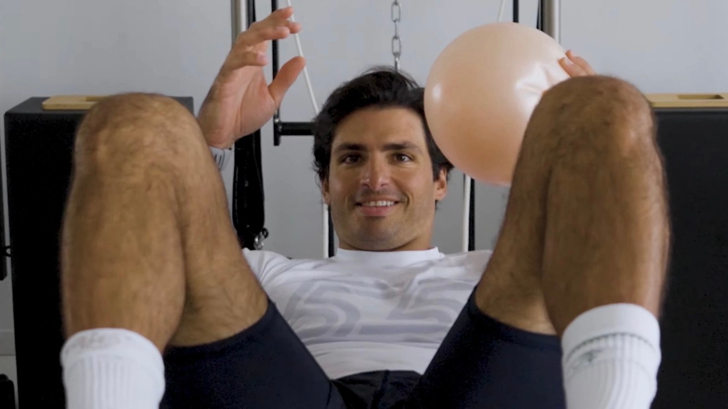 噢不这姿势这视角🫢(拍的人无意看的人有心)卡洛斯·塞恩斯