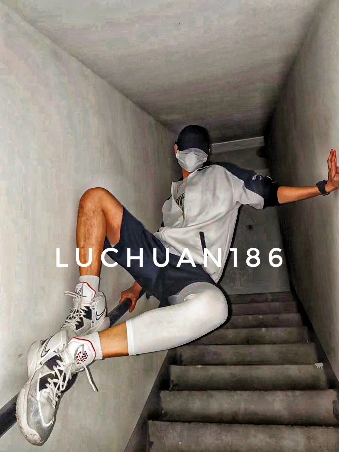 楼道里的蜘蛛侠