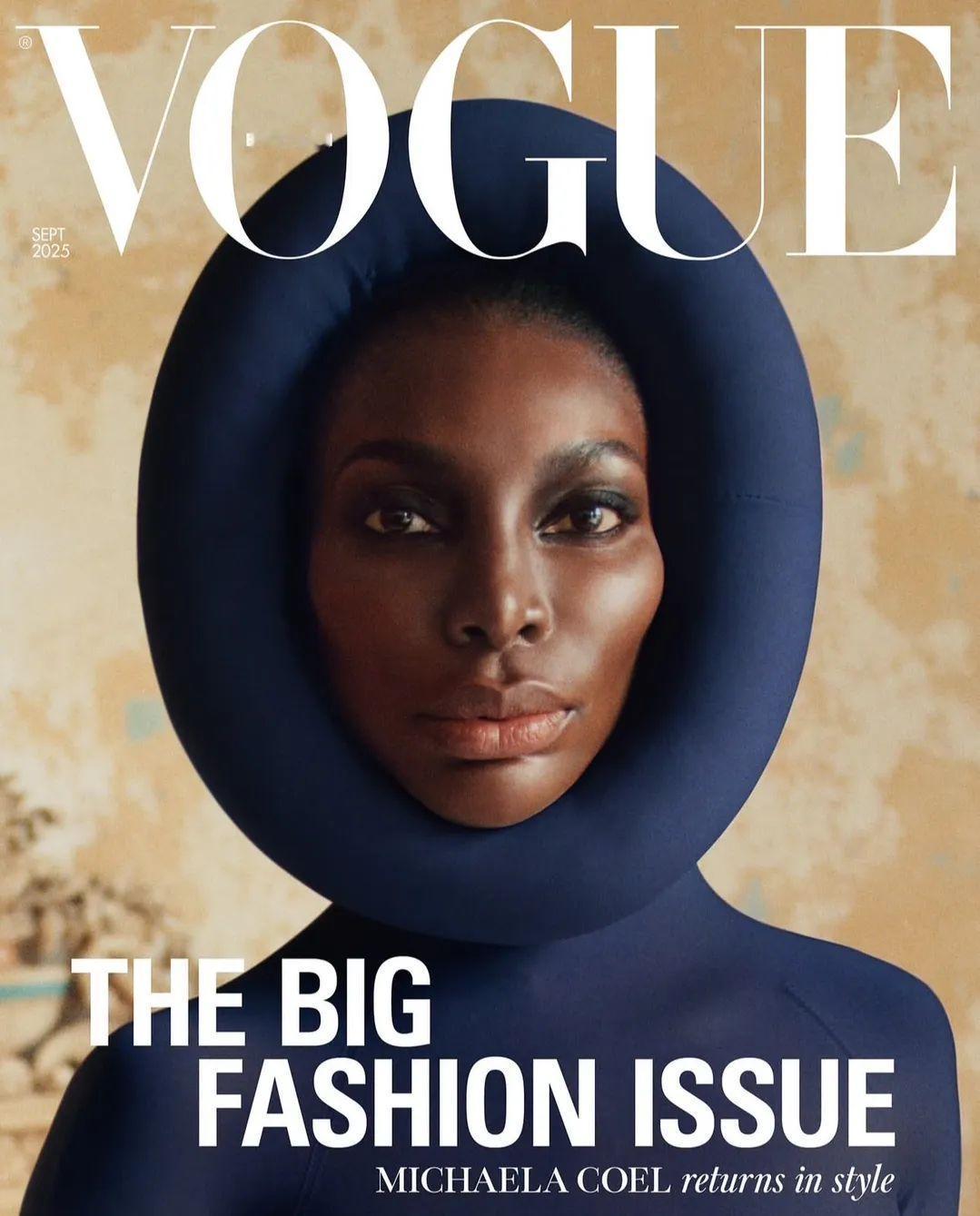 英国版《VOGUE》九月刊封面发布！英国演员、作家和电视导演 Michaela 