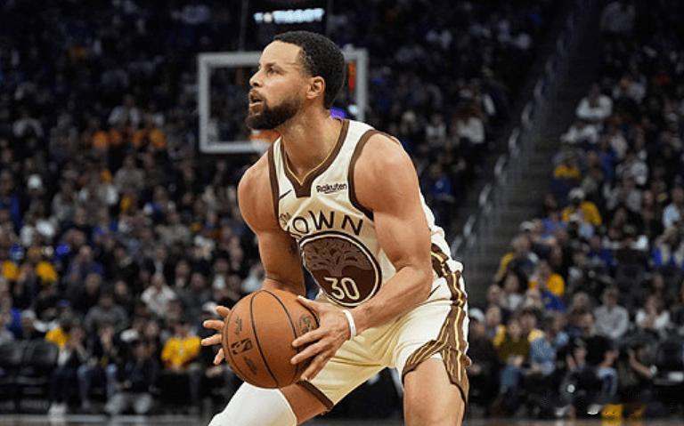 ESPN预测明日比赛，勇士胜率51.8%，公牛胜率48.2%。明天NBA有9场比