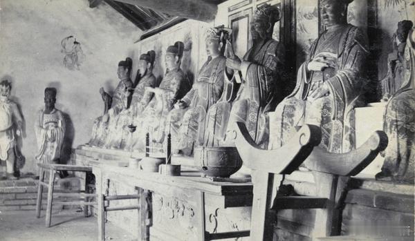 寺庙里的塑像，1902年 ​​​