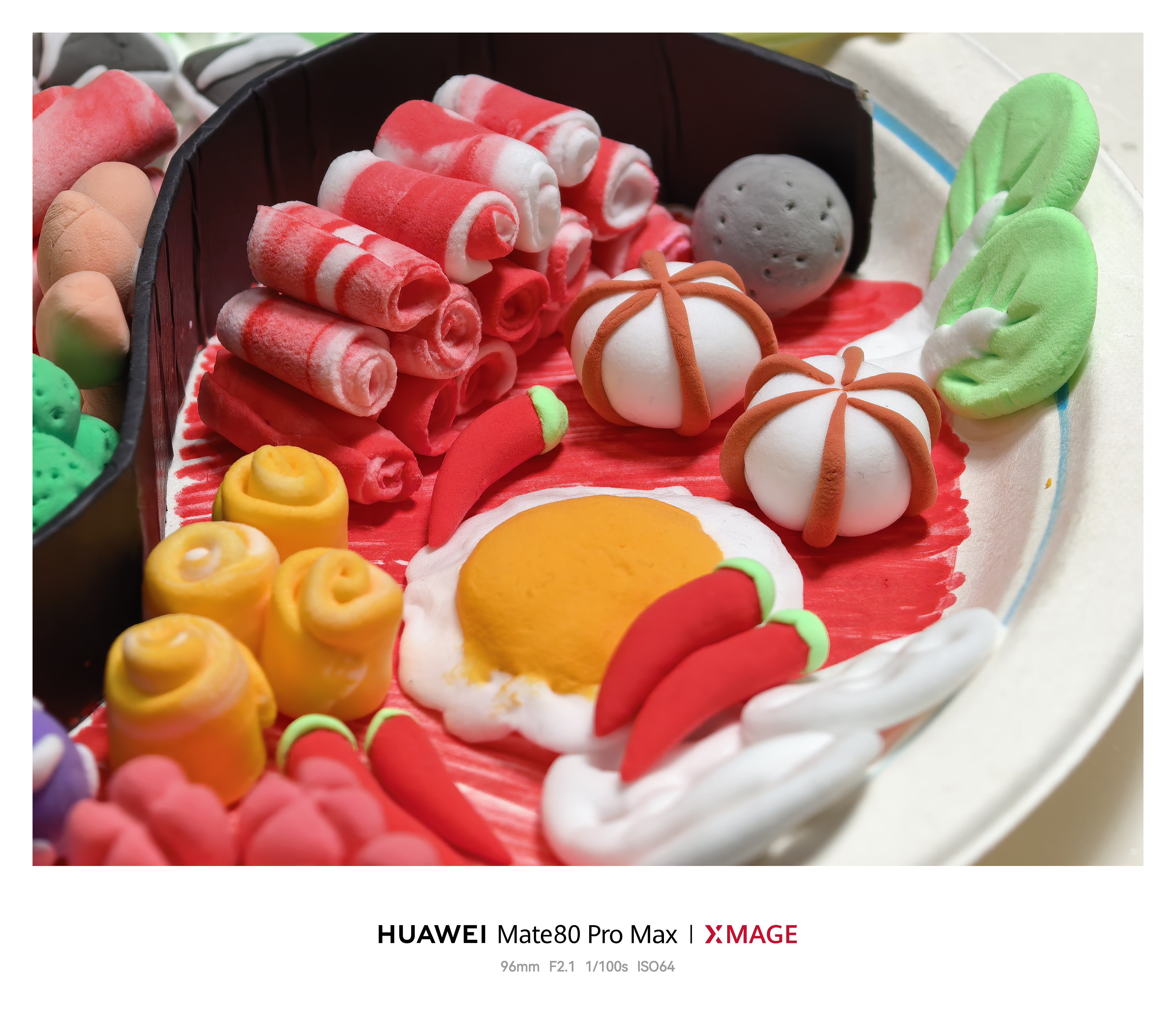 又是陪小家伙做手工的一个晚上！咋样，这顿火锅卖相还可以吧？