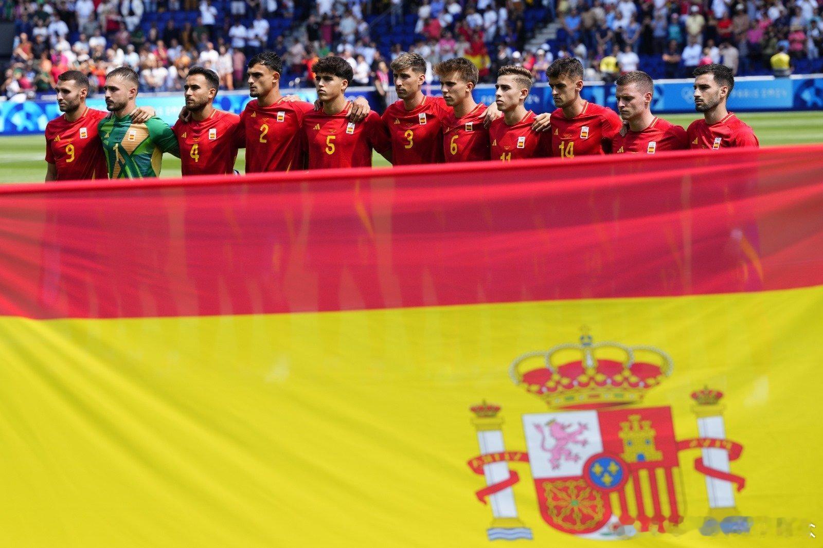 上半场比赛结束，西班牙国奥1-1乌兹别克斯坦。下半场加油！🇪🇸🇪🇸🇪?