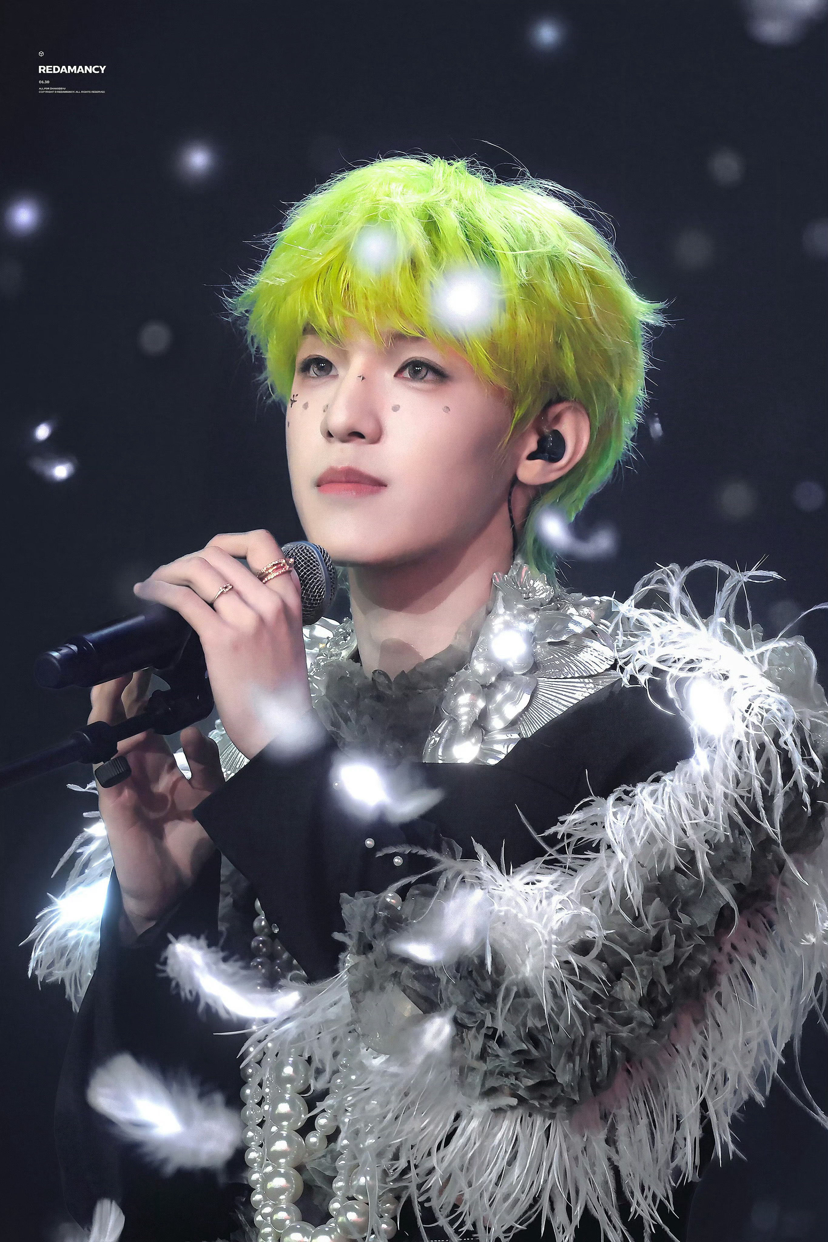 谁能懂杂志秒切第一的含金量🥹恭喜这个全能型小爱豆张泽禹拿下elle五月刊单封秒