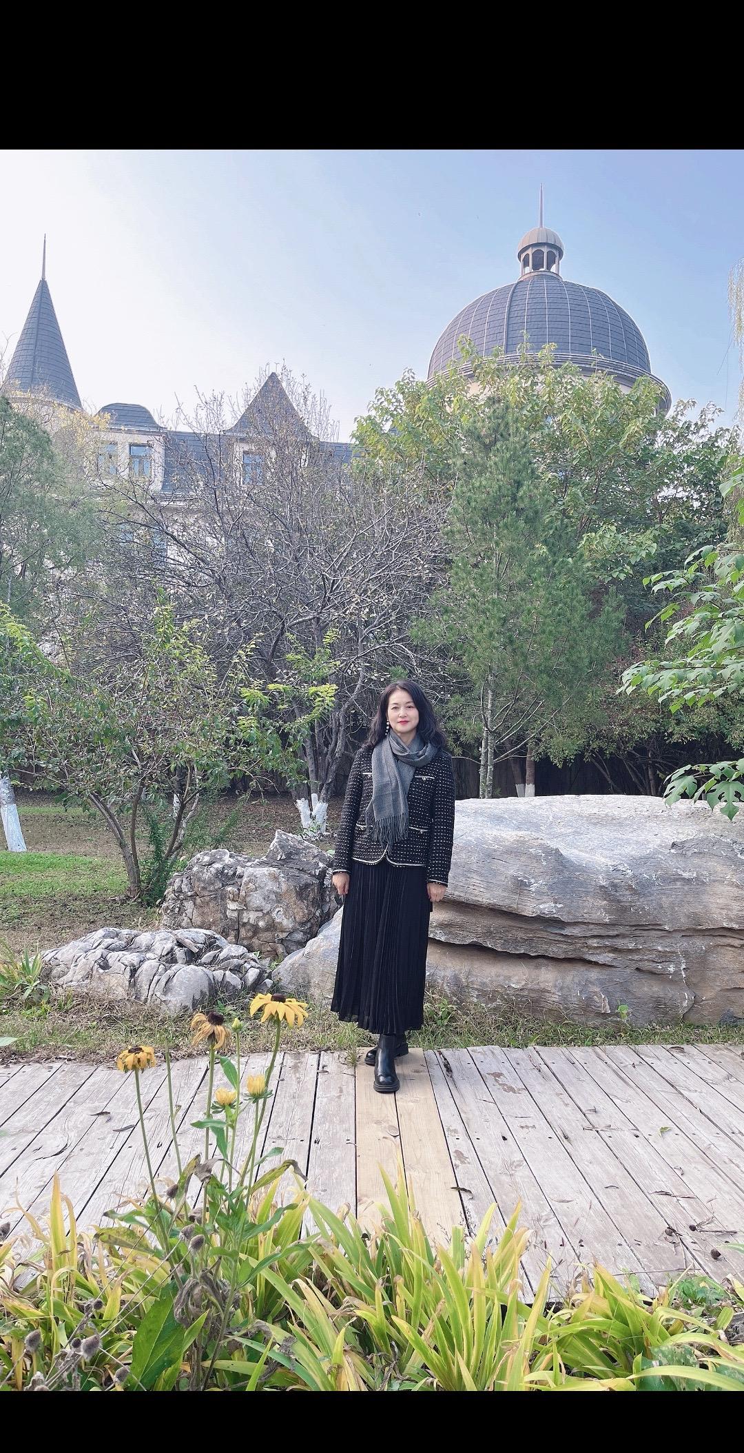 当下所受皆是因果，低谷时递来的馒头，比盛宴时敬的酒珍贵一万倍。人性经不起考验，所