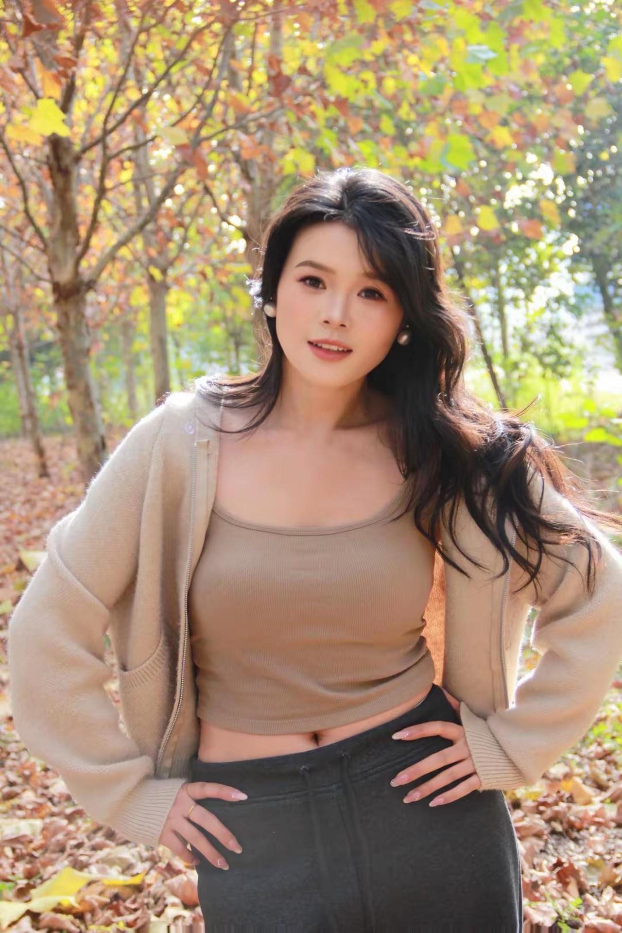 把日子过成诗与远方，
在柴米油盐里种出玫瑰。