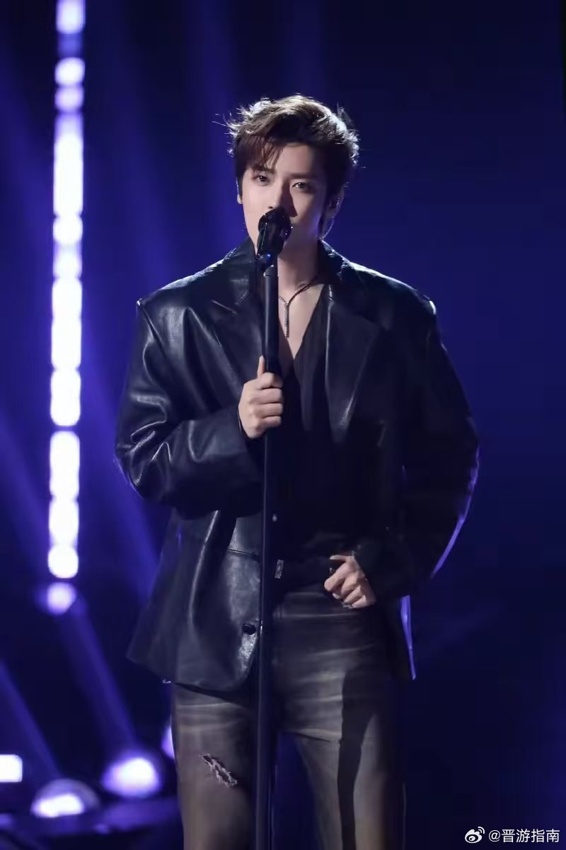 侯明昊缺席突围赛歌手2026没能在突围赛再看一次侯明昊全开麦演唱，满心遗憾但尊重