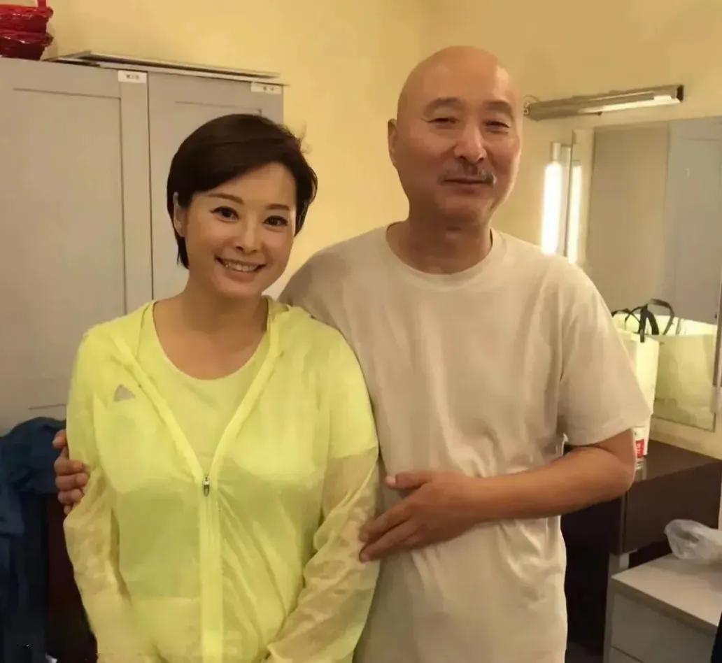 袁立和陈佩斯应该是两代人了，陈佩斯比袁立大18岁，但他俩共同主演过一个电视剧。那