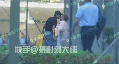 十个勤天恋情说的是蒋敦豪，刘大锤预告的十个勤天恋情说的蒋敦豪，被拍到和女生当街亲