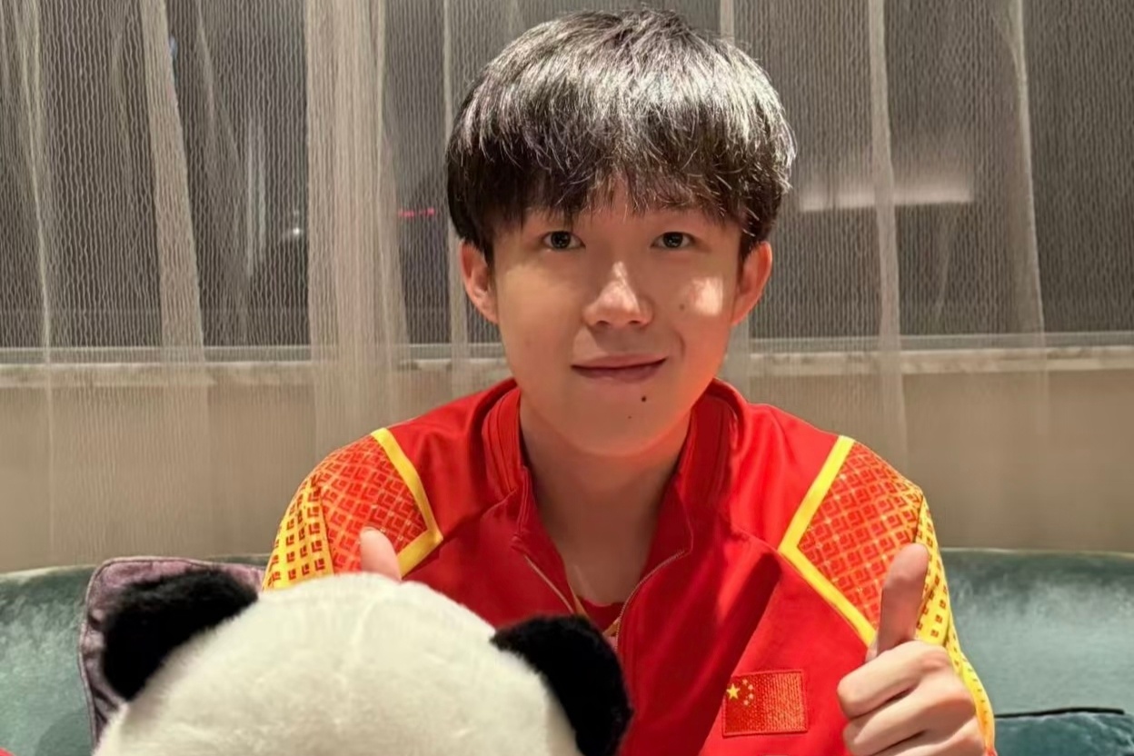 看得出来王楚钦很重视两个人之间的兄弟情了，两个人的合照随身带着。王楚钦比赛加油，