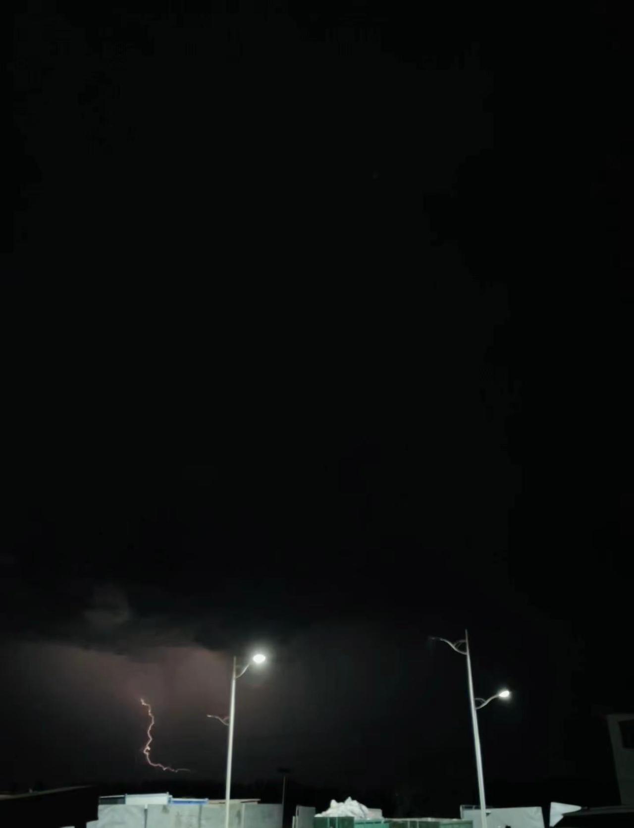 光闪电⚡不打雷🌩️夜空 雷鸣电闪 电闪雷鸣的夜晚 银川