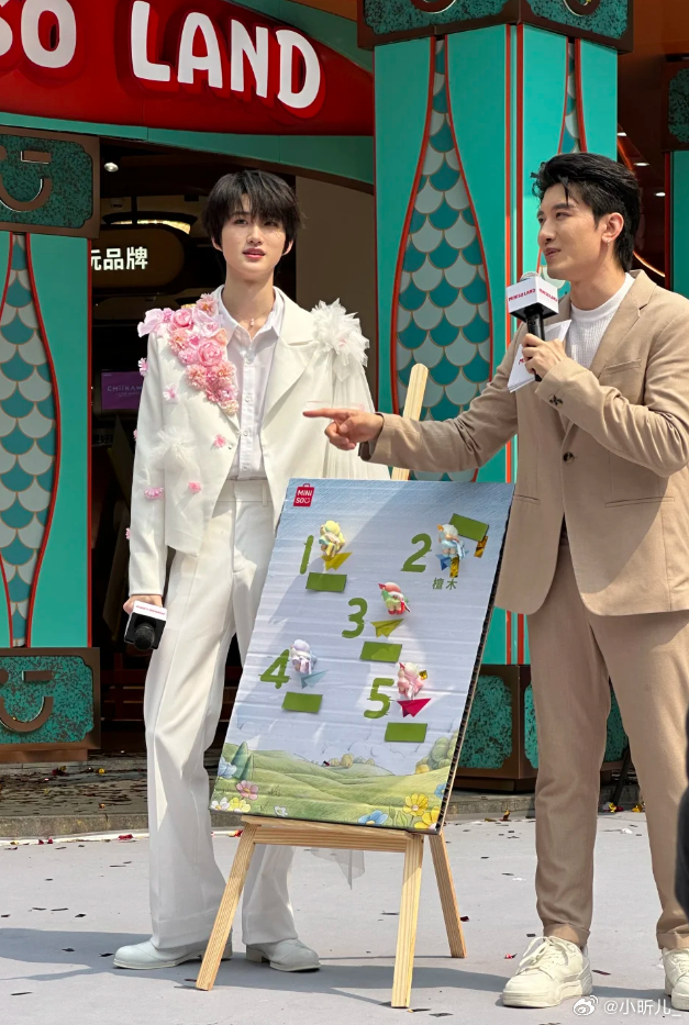 全深圳都在偶遇春日版黄朔全深圳都在偶遇黄朔，原来帅哥藏在罗湖minisoland