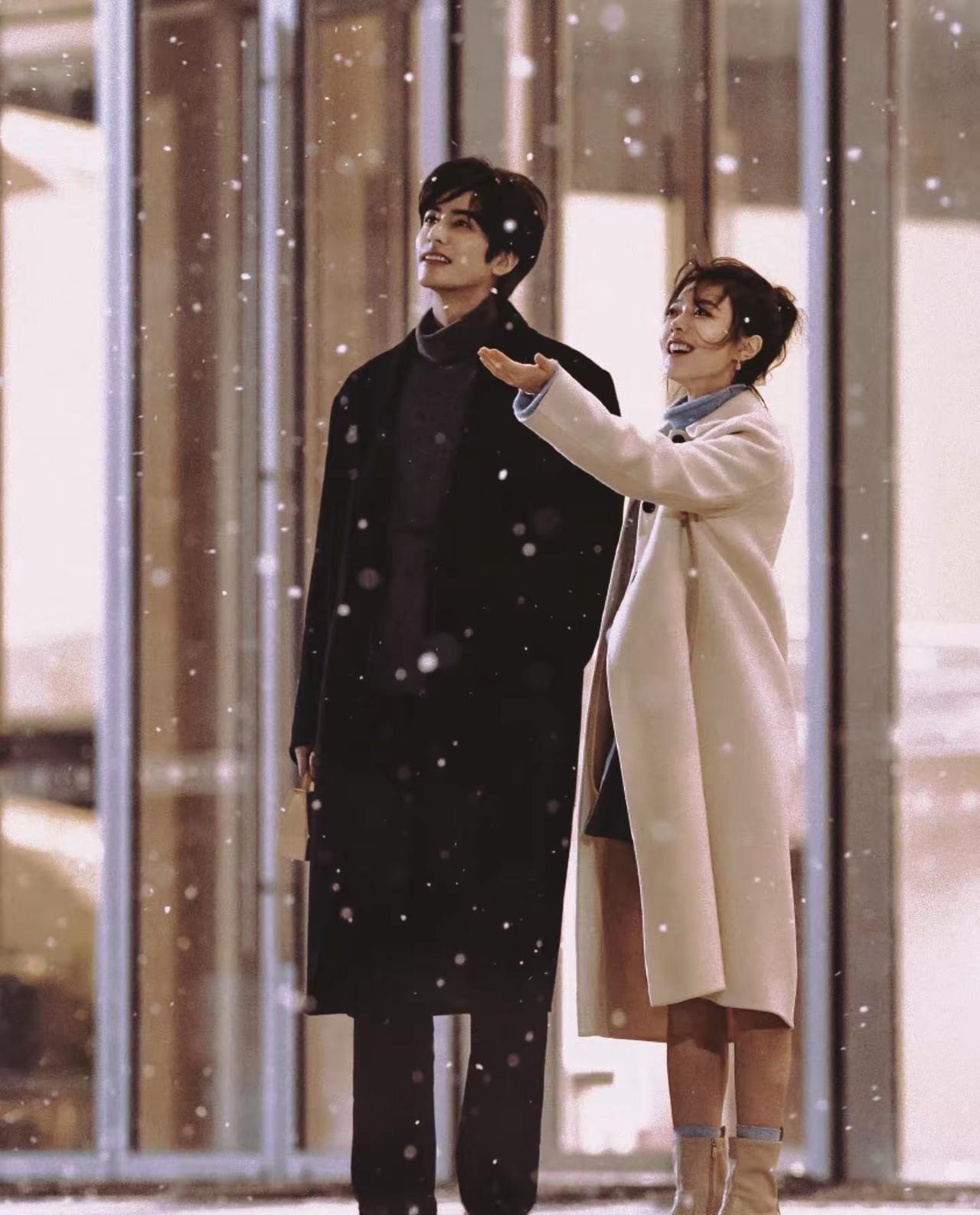 前八集的雨，不是水，是泼在观众脸上的巴掌。
前三集那个男二，像块泡发的海绵，吸干