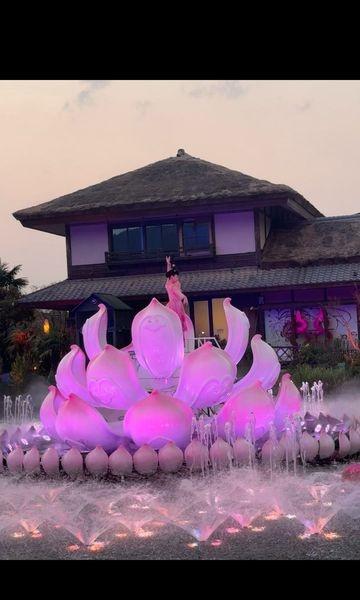 城市向导官音乐喷泉灯光秀 春日寻花好去处 音乐喷泉 无人机灯光秀 喷泉 灯光秀 