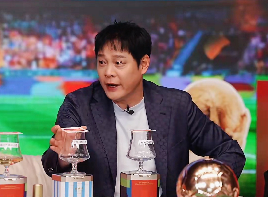 家人们！昨晚京东超市采销直播间全程高能！作为“五粮液FIFA2026世界杯官方联