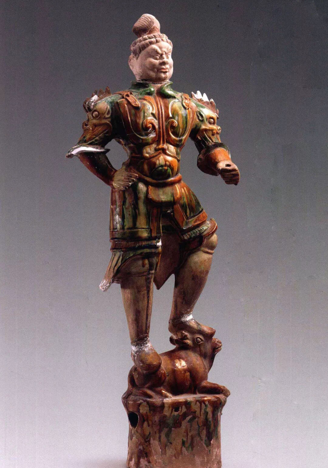 唐 · 三彩武士俑 | 宁夏博物馆藏陶质，高80.5厘米，宽29厘米，俑呈站立状