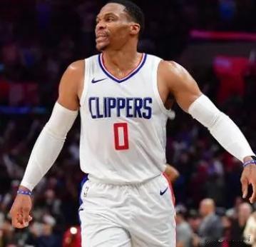 北京时间2月3日8:00，NBA常规赛快船客场挑战活塞，目前快船的战绩是31胜1