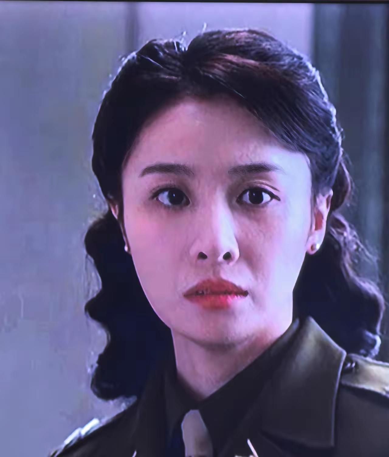美与智慧的化身:黎晴和她的化身们
 在电视剧《沉默的荣耀》中，由隆妮饰演的美丽而