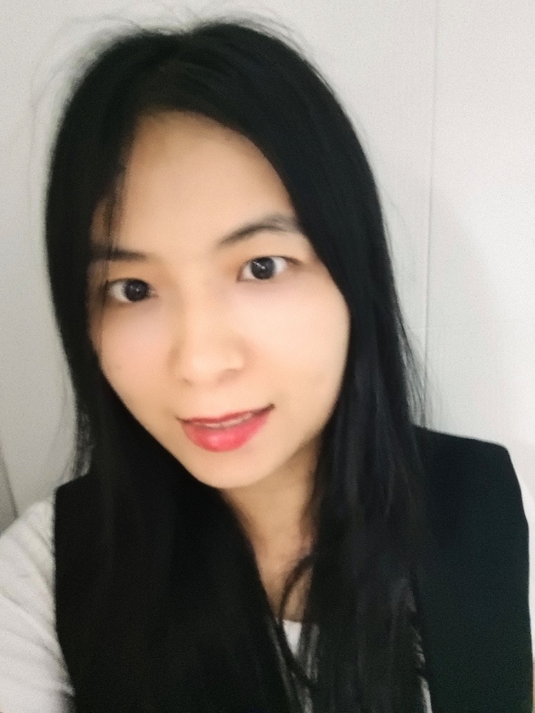 香奈儿说优雅是减法，鹅蛋脸就是把多余棱角全减掉的天生优雅模板。别人在学香奈儿的穿
