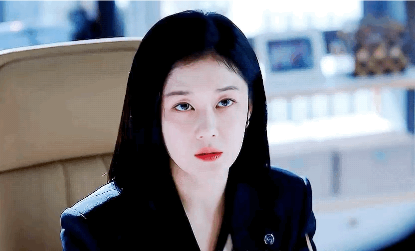 真的很喜欢女演员无缝接戏搞事业的样子💕 ​​​