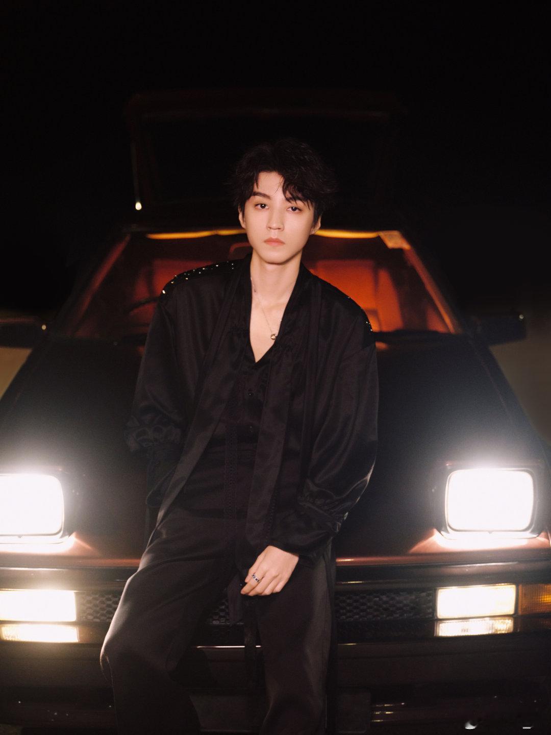 王俊凯湿身  王俊凯跨年beautiful唱跳舞台 恭迎舞曲《Beautiful