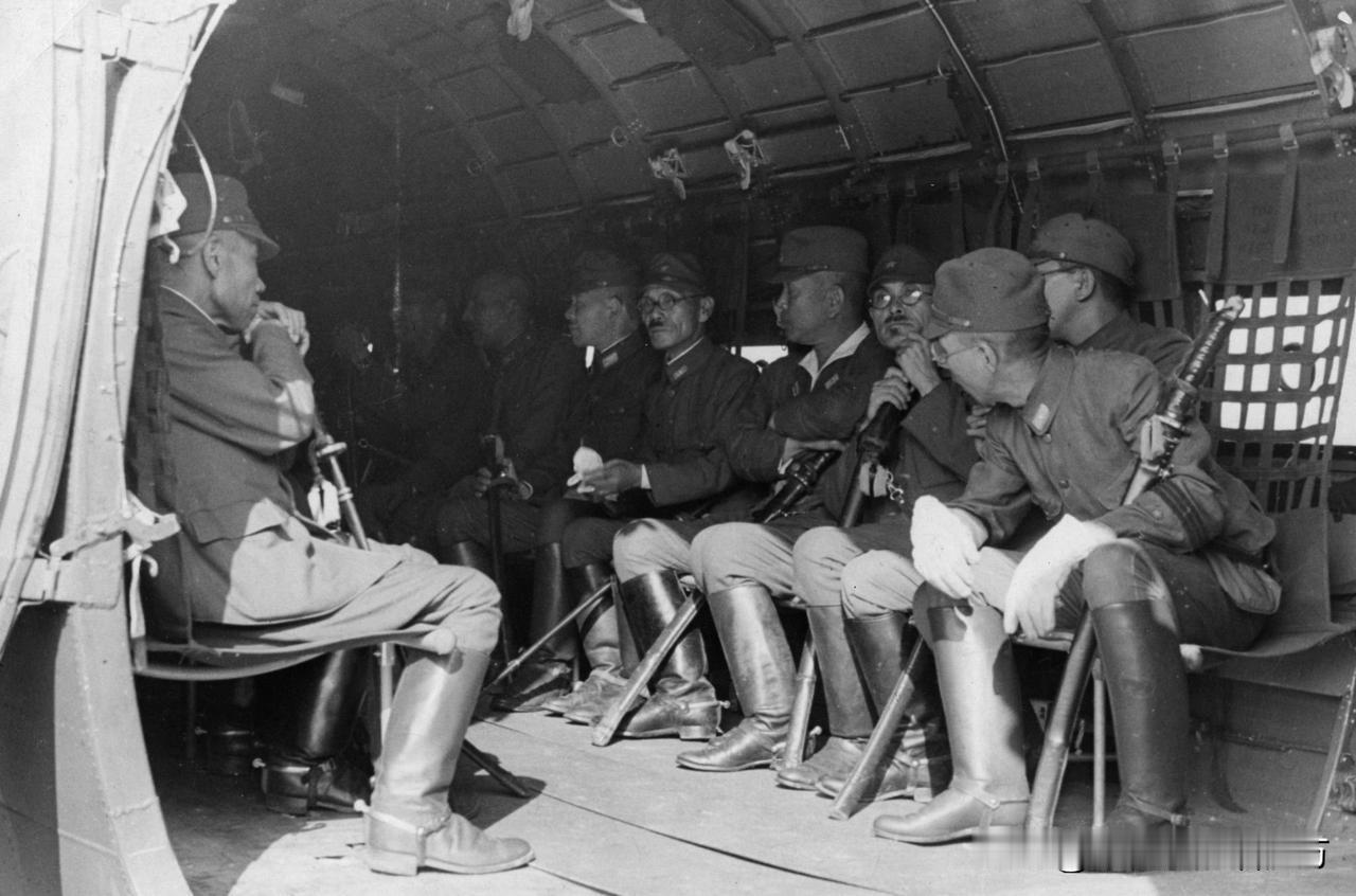[呲牙] 带错行李了，应该带锄头，不应该带军刀——1945年，沈阳机场，日本关东