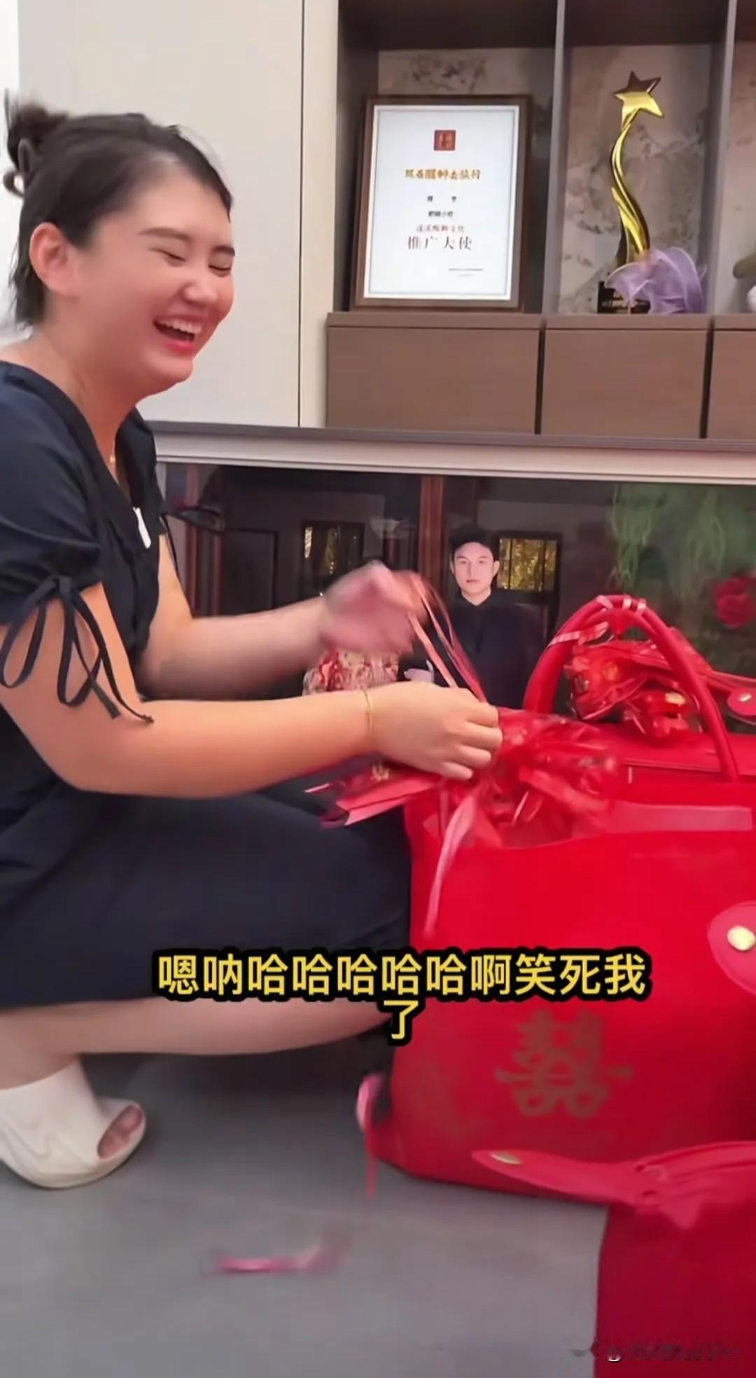 肥娟小吃：最失败网红店

前期过于清高，后期想赚钱已经没有机会了，

俗话说：过