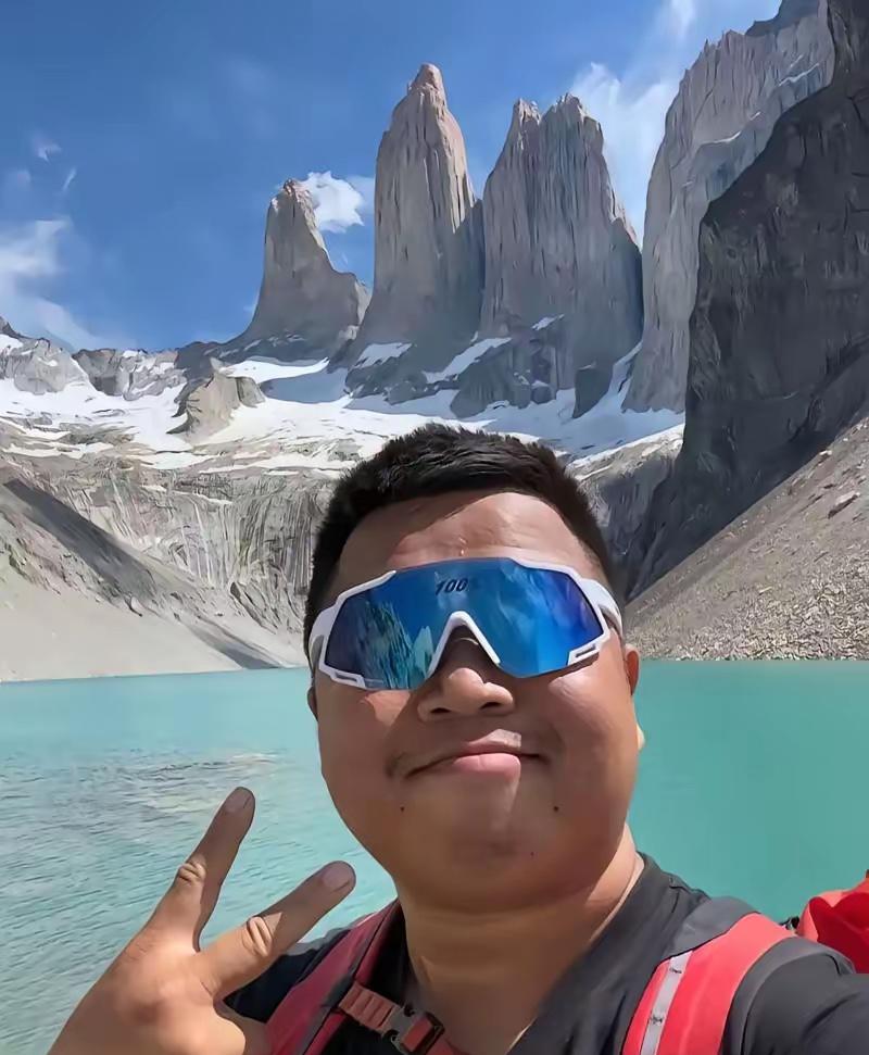 家人们，最近网上可是炸开了锅！知名游戏主播蓝战非居然传出被胁迫转账百万的消息，这