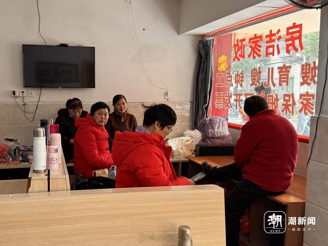 杭州春节家政涨价仍紧缺保洁档期排满 春节临近，杭州家政服务迎“春节档”，预约量激