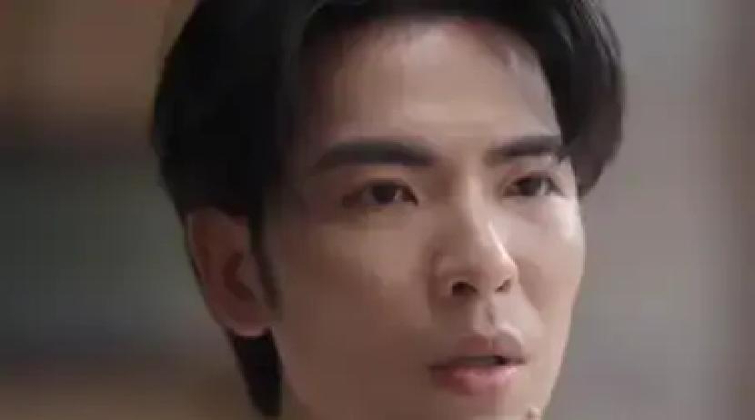看到萧敬腾说他17岁一个月能挣两万五，鲁豫都听傻了，换成台币可就是十万多

但这