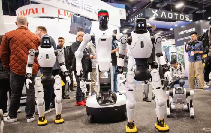 一场“科技春晚”，居然意外成了全球AI竞赛的舞台。
更让人震惊的是，中国人形机器