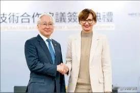 近年来，台湾由于科技尤其是半导体、面板产业的发展，客观上对于其强化与世界不少科技