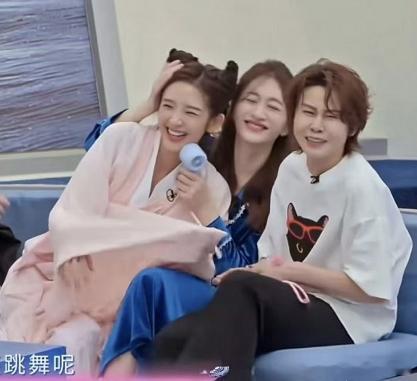 芒果又推出新综艺？ 《不想睡的星期五》这是干嘛呢？ 网传嘉宾是李小冉、王濛、唐艺