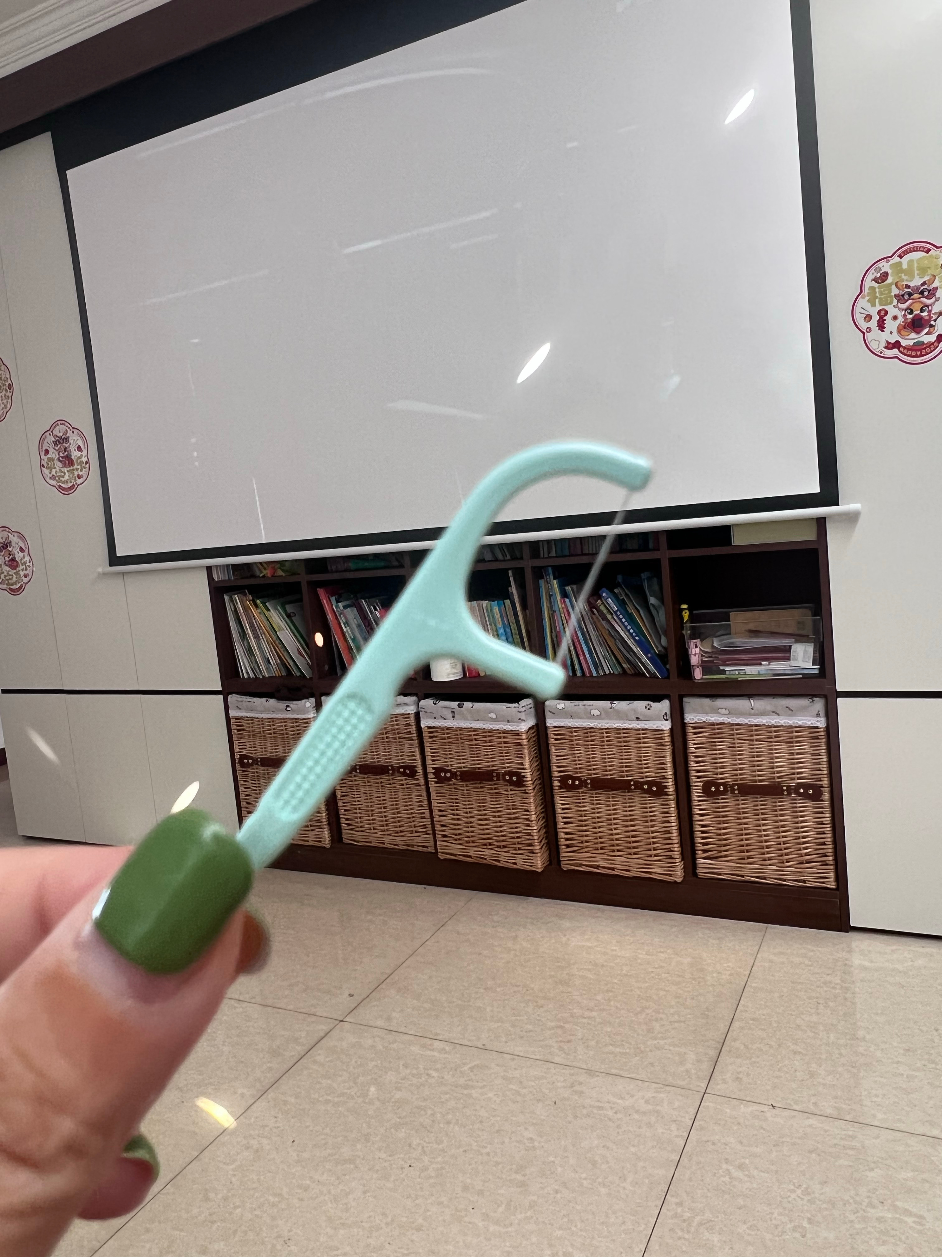 喜欢一切绿色，哪怕一根牙线，哈哈哈哈哈 