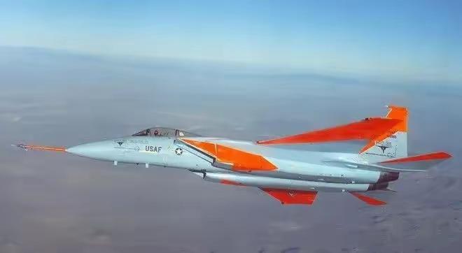 70年代，美军F-15首飞。
70年代，我们的主力战机还是歼-7。