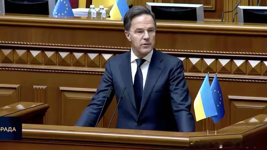 北约秘书长吕特跑到基辅给泽连斯基画大饼，直言俄乌签和平协议，地面部队、战机、海上