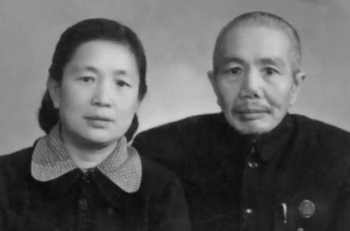 1935年，红军长征行至德昌，驻守此地的川军旅长许剑霜收到刘伯承亲笔信。二人早年