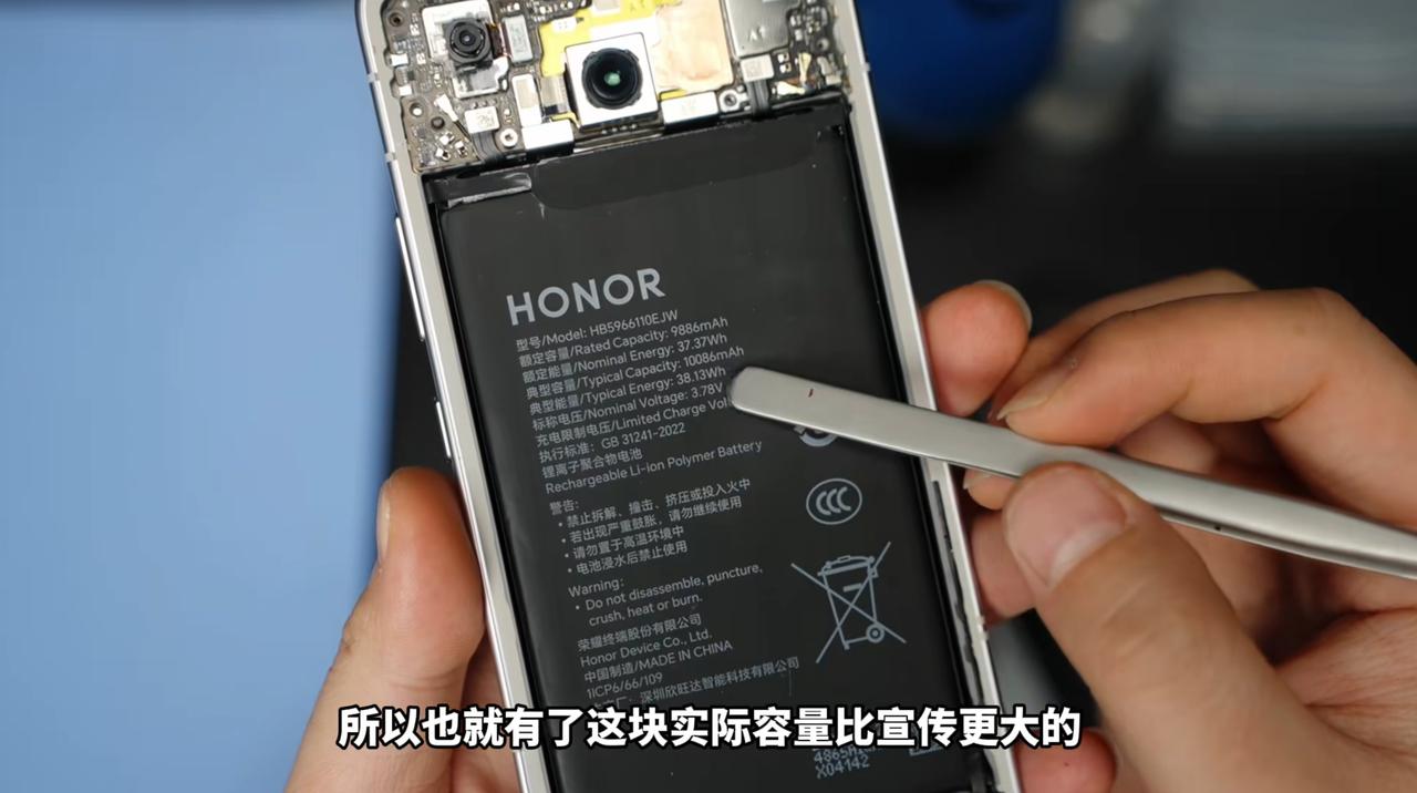 笑死，荣耀 Power2 的电池容量典型值反向虚标，典型值容量应为 10086m