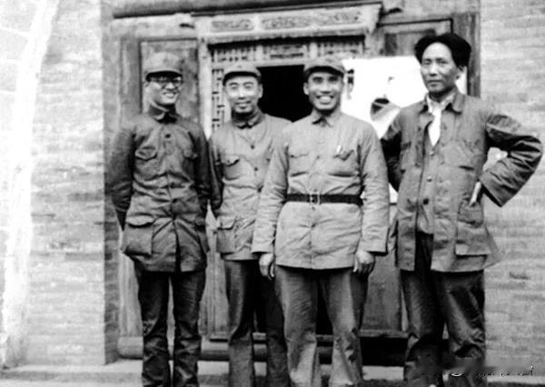 最近翻杨尚昆同志的回忆，才发现毛主席的团结智慧也太City了吧！“敬其所异”“团