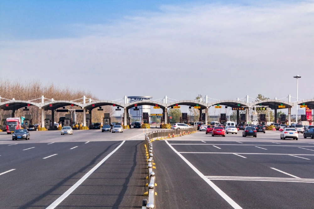 【春节假期新能源汽车流量持续增长】2月15日，据经济观察报-经济观察网报道，春节