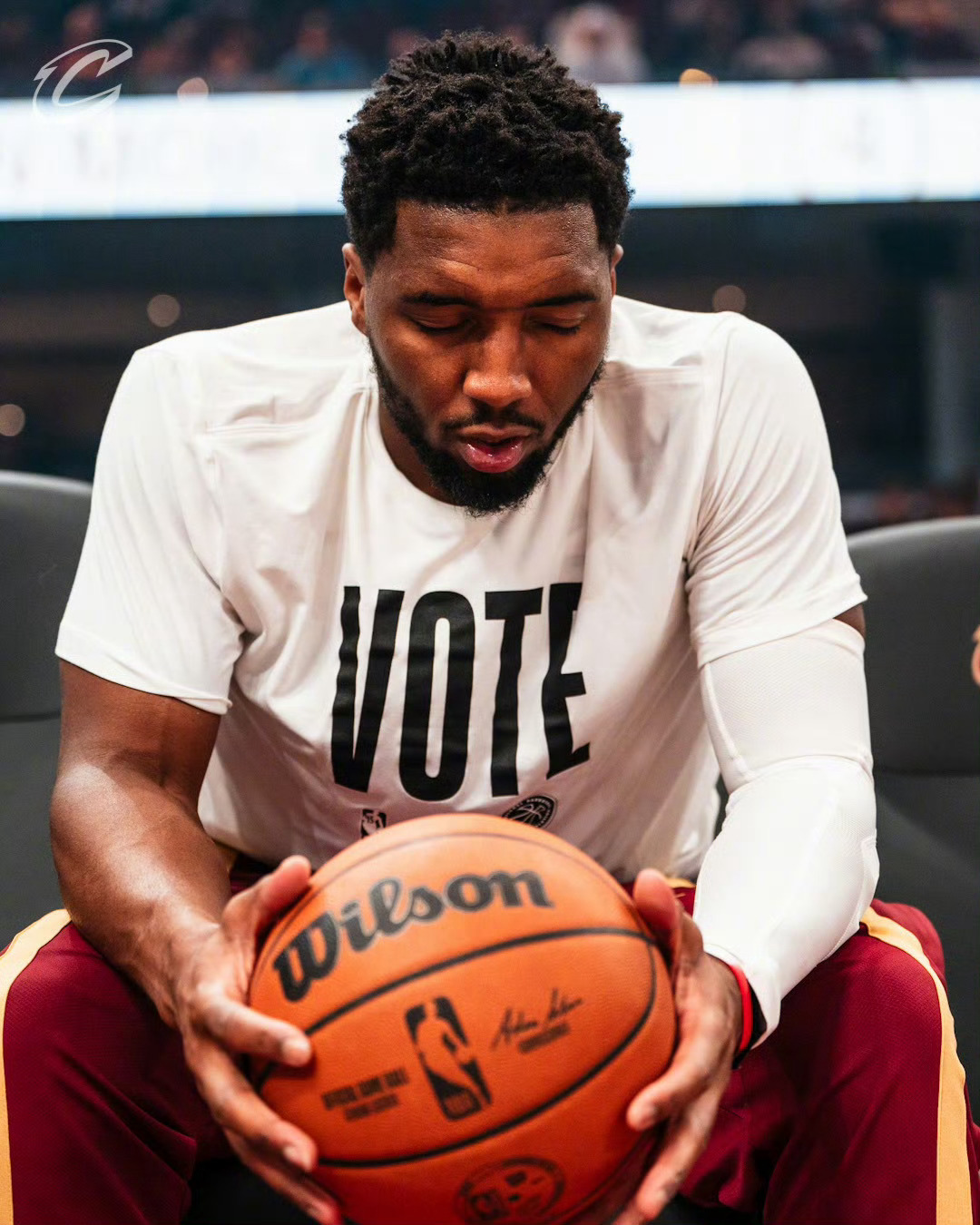 骑士米切尔nba 昨日，米切尔达成骑士生涯200场比赛成就。赛后接受采访时米切尔