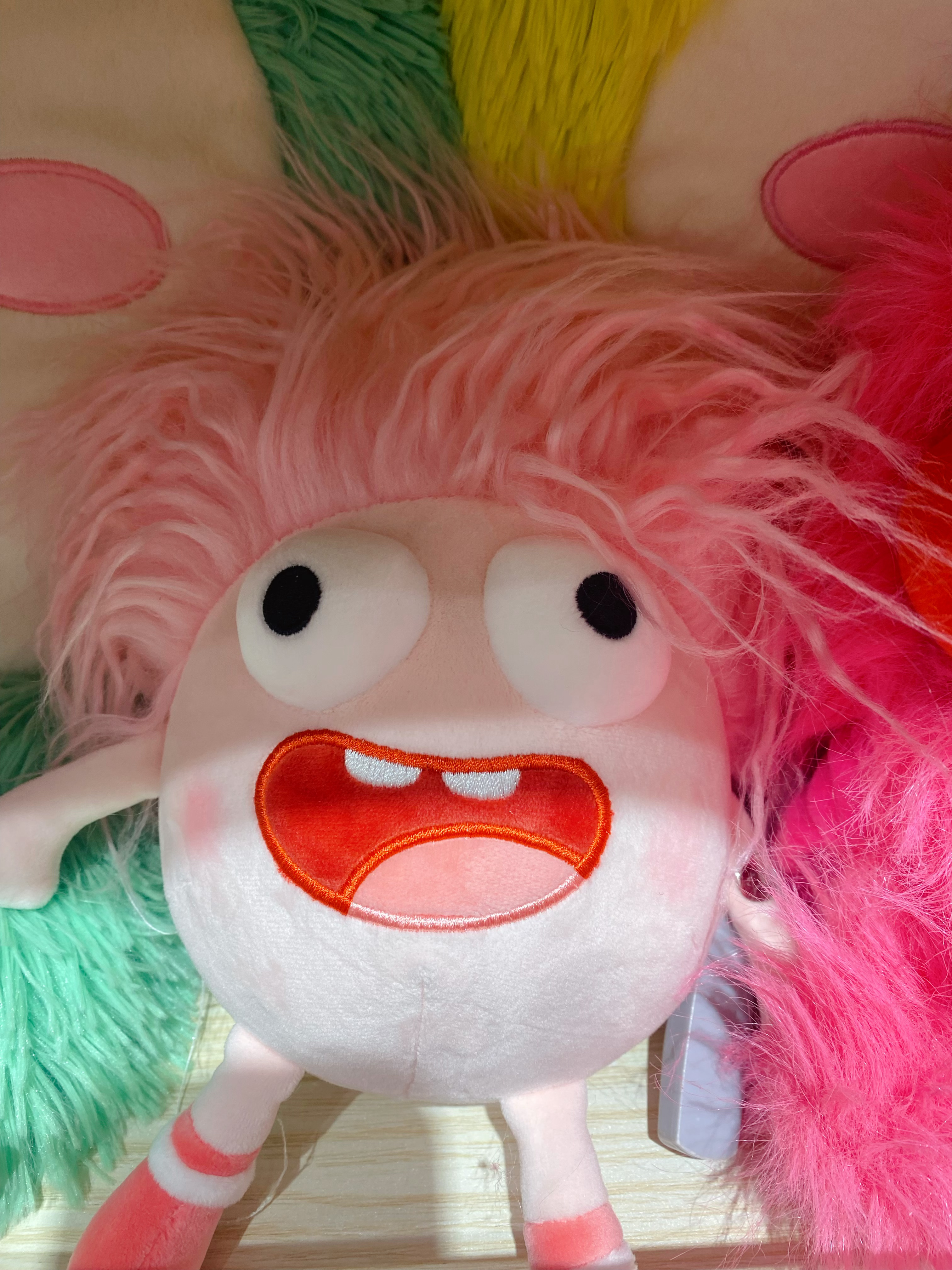 真的很想知道，到底是谁在买这些丑娃娃啊。王一珩吗？ ​​​