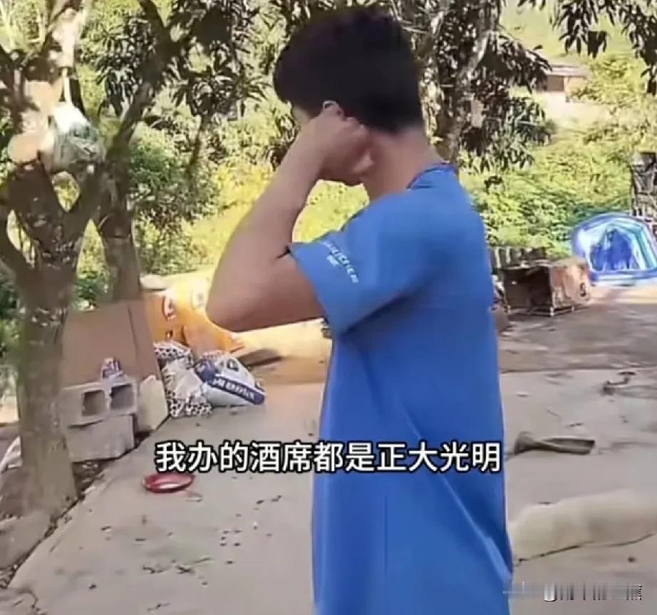 小陈怒怼黑粉，回门宴不敢带货了？

直播时，小陈碰上黑粉挑刺，对方嘲讽他一年办好