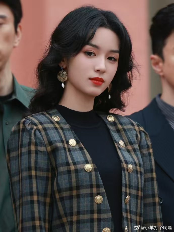 周也夏晓兰时装变迁史看夏晓兰从青涩小城妹一路蜕变成明艳大女主，每套穿搭都像在讲她