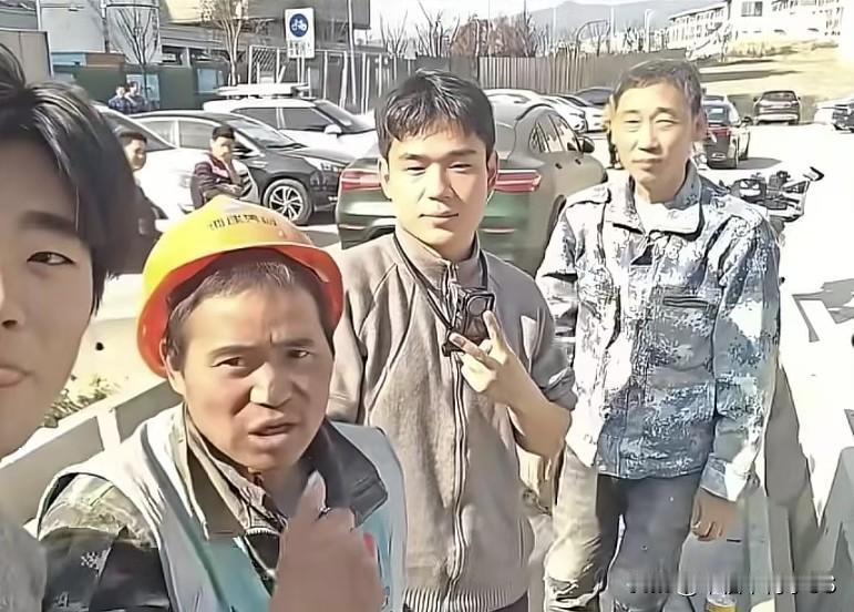 为了养活发小的4个娃，他在工地拼命搬砖，每月硬干出33天的活！
 
贵州的子涵都